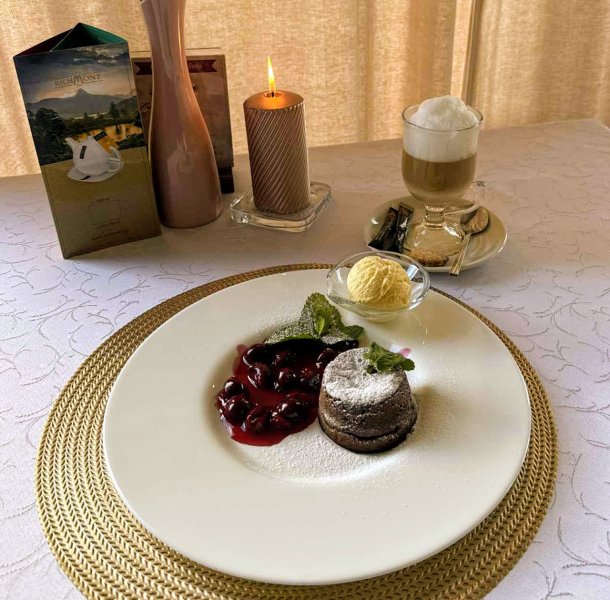 SUFLET CZEKOLADOWY Z LODAMI WANILIOWYMI