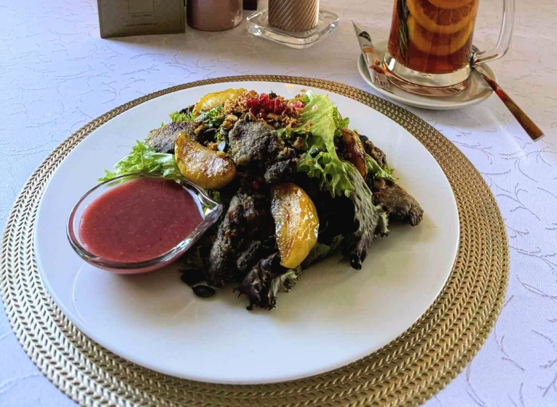 SAŁATA Z WĄTRÓBKĄ DROBIOWĄ