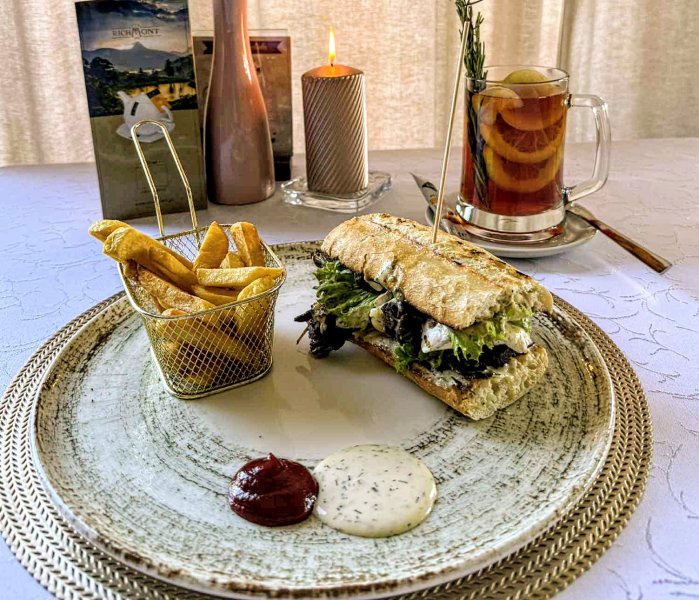 BUŁA Z SZARPANĄ WOŁOWINĄ